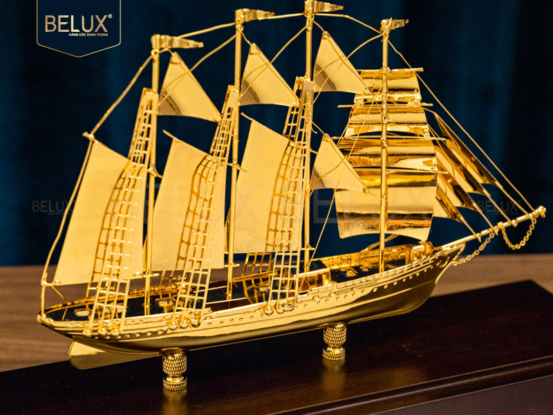 Mô hình thuyền buồm mạ vàng 24K 31x12x22cm&nbsp;M3